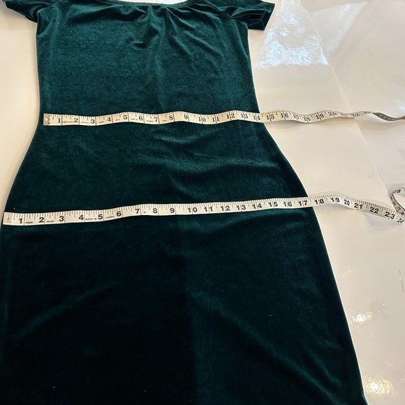 Emerald Green Velvet Dress. - Picture 8 of 8